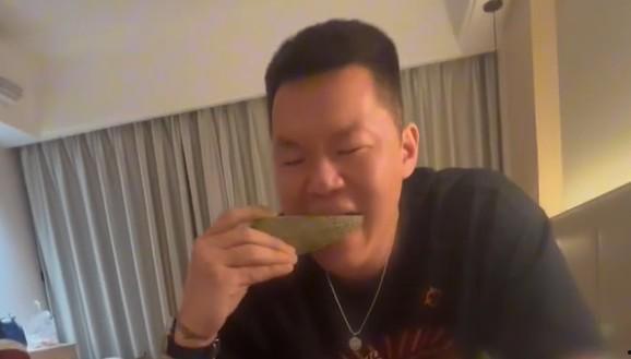 半夜吃瓜视频,揭秘热门吃瓜视频背后的故事